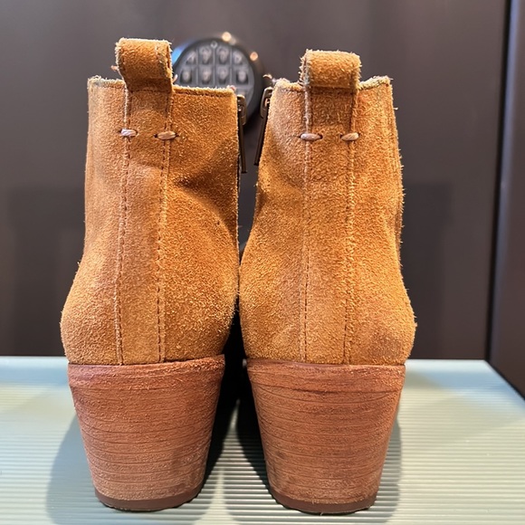 Frye suede leather ankle boots; GUC; size 5.5 - Picture 2 of 10